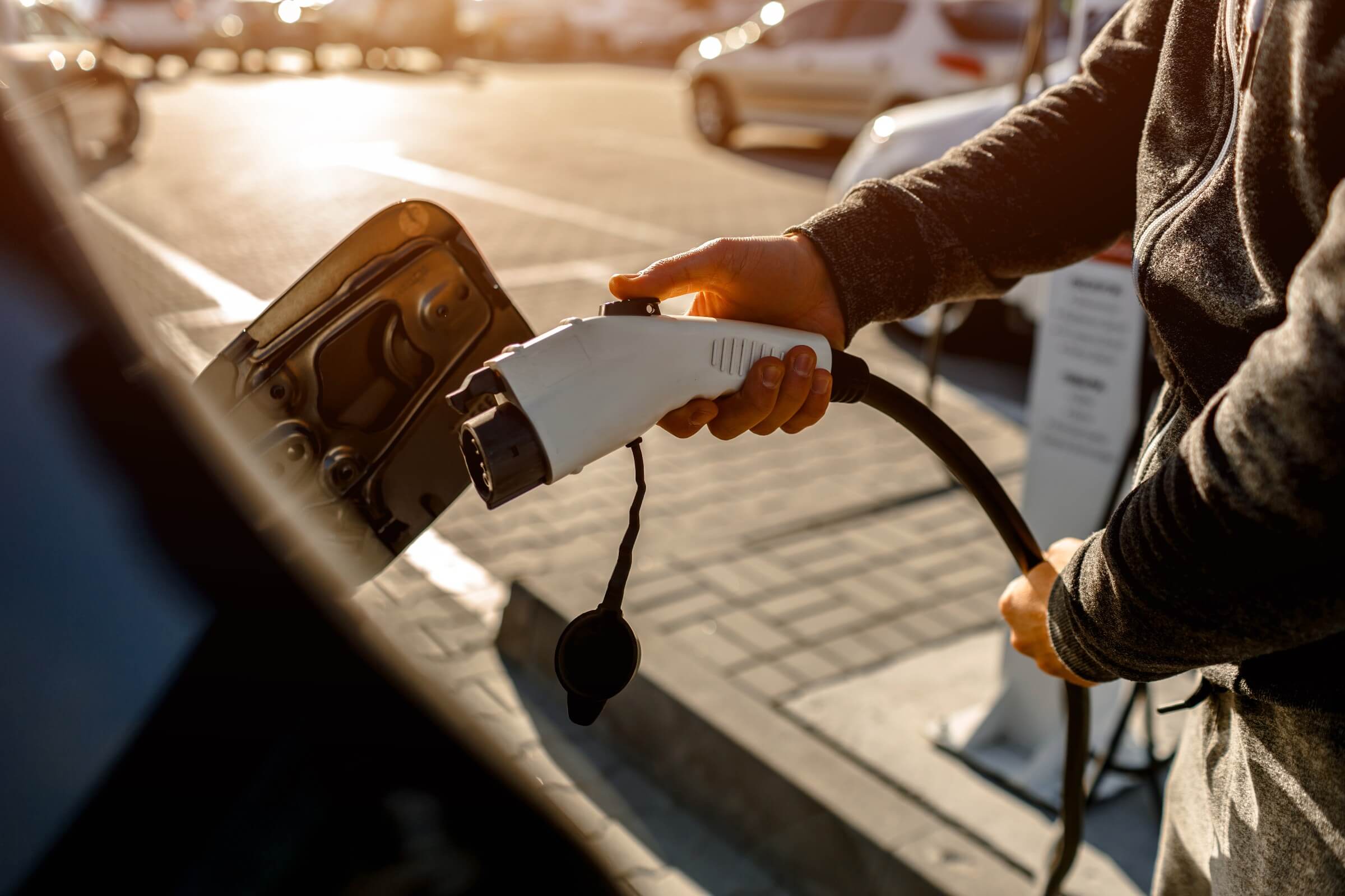 Pernai  naujų automobilių prekybos ringe kaimynus lenkėme net 73 proc.